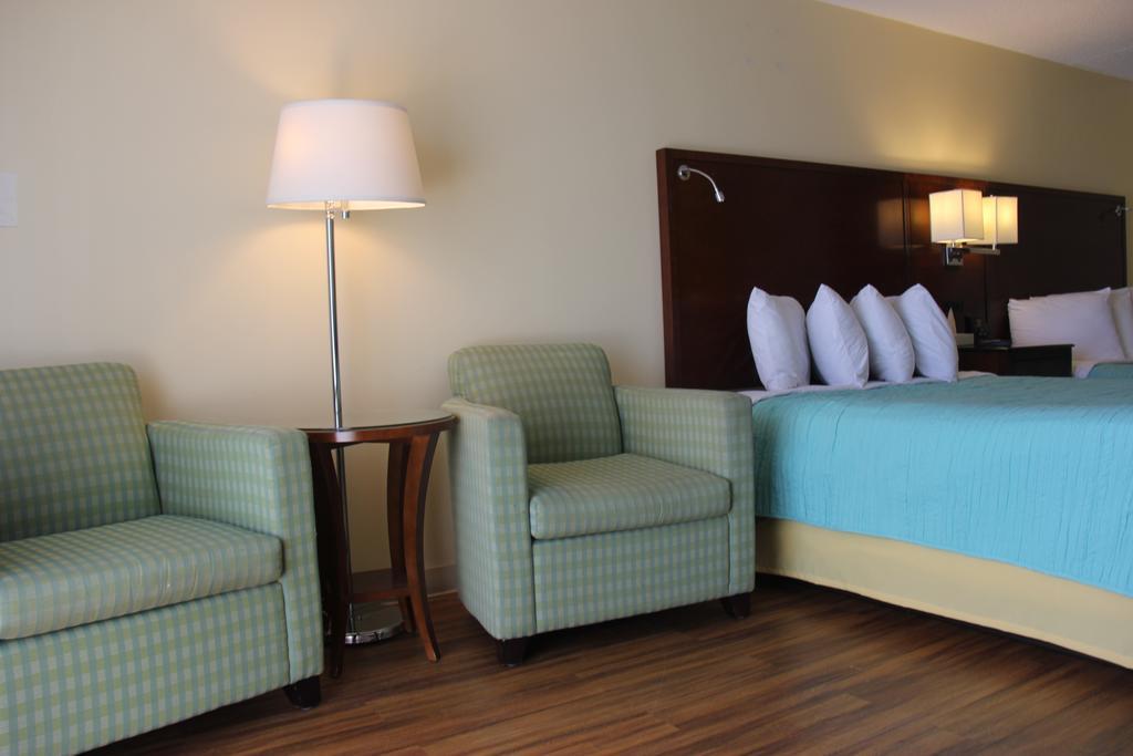 Seaside Inn & Suites Фенвик Айлънд Екстериор снимка
